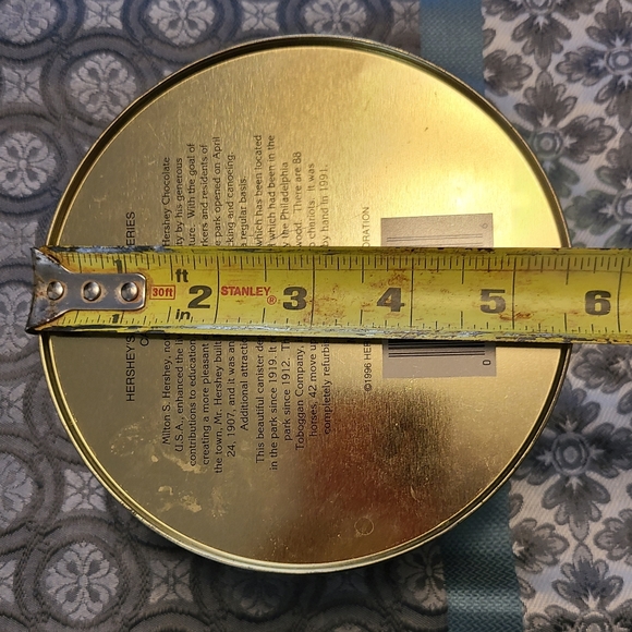 Hershey Carousel Hometown #13 Collectible 1996 Tin - Picture 9 of 10